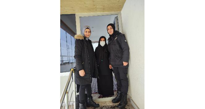 Karlıova’da polisler şehit ailelerini ziyaret etti