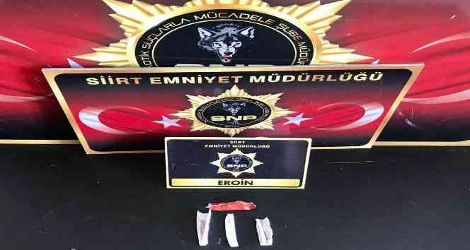 Siirt’te şüpheli şahsın üst aramasında uyuşturucu ele geçirildi