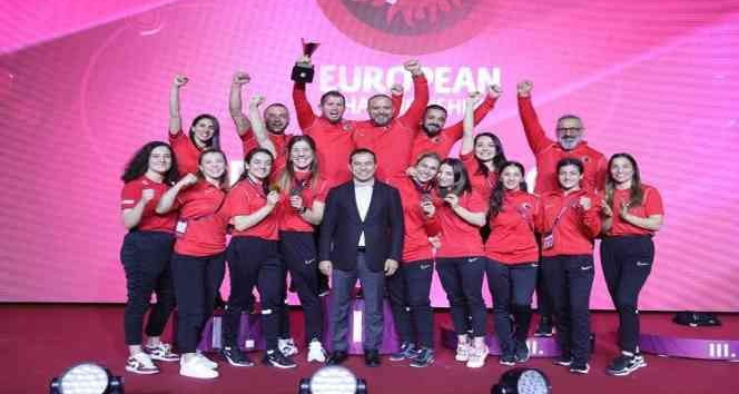 Akademisyen ve öğrencilerine Avrupa Güreş Şampiyonası’nda milli görev