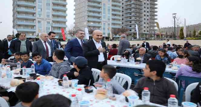 Mardin Valisi Demirtaş, iftarda vatandaşlarla bir araya geldi