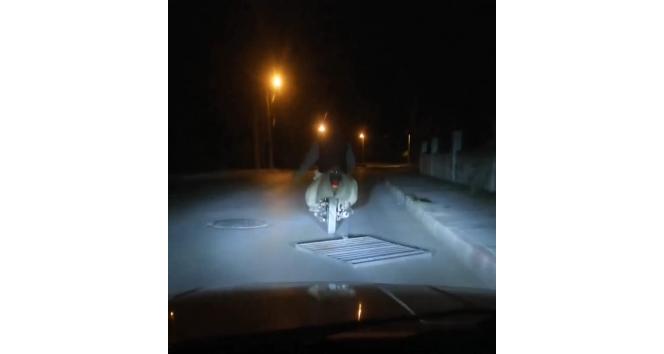 Çaldığı mazgalı motosikletiyle sürüklerken polise yakalandı