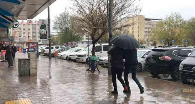 Meteoroloji uyarmıştı, Iğdır’da ’Nisan yağmurları’ başladı