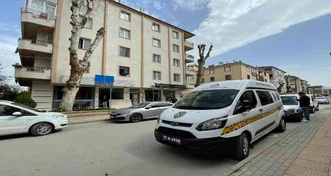 Tartıştığı arkadaşının boğazını cam parçasıyla keserek öldürdü