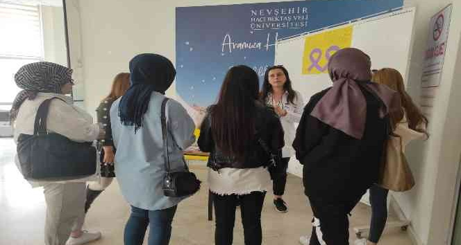 NEVÜ öğrencileri ’Kanserde Erken Tanı Hayat Kurtarır’ etkinliği düzenledi