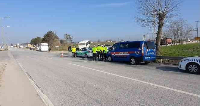 Edirne’de iki servis minibüsü çarpıştı: 4 yaralı