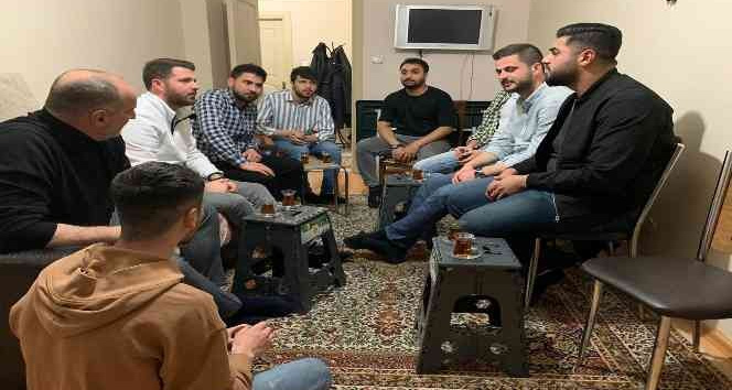 Üniversite öğrencilerinin iftar sofrasına konuk oldular