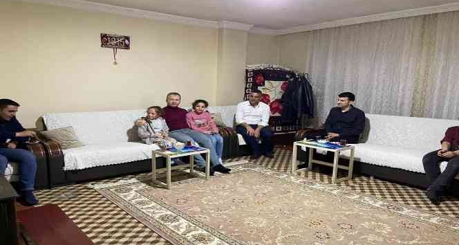 Hizan Kaymakamı Yelek, iftarını şehit ailesi ile birlikte açtı