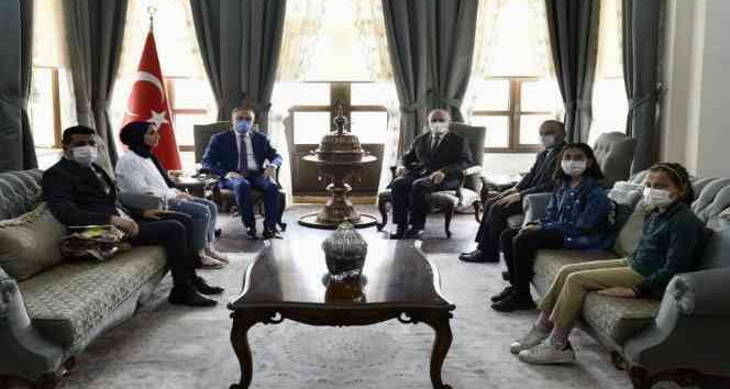 Gençlik Bilgi Yarışmasında dereceye girenler ödüllendirildi