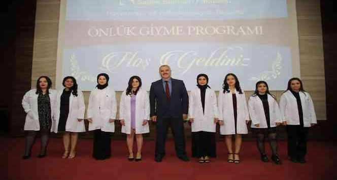 Geleceğin sağlıkçıları törenle önlük giydi