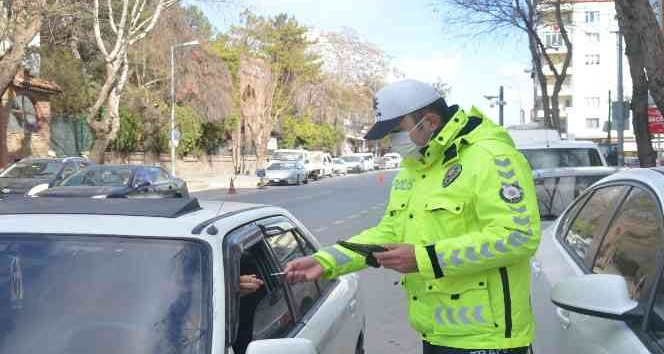 Uşak’ta 2 bin 605 araç sürücüsüne para cezası kesildi