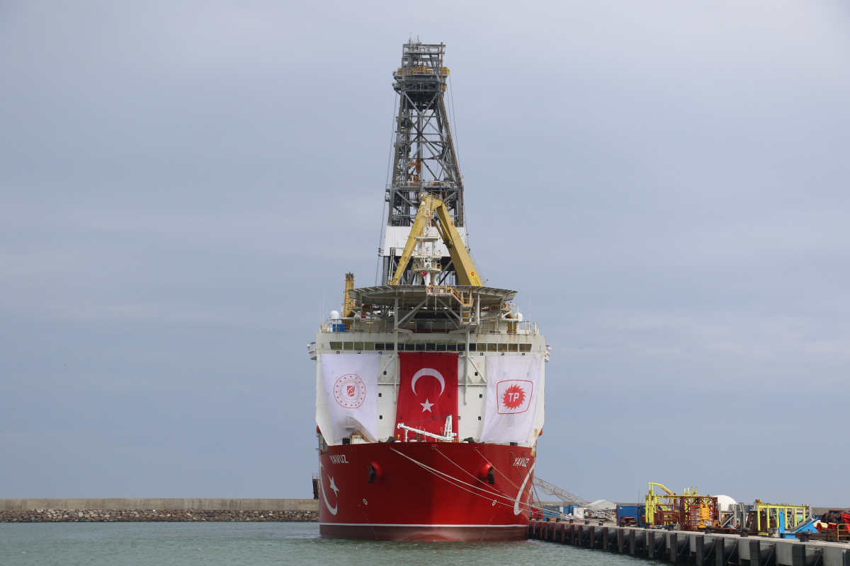 Yavuz Sondaj Gemisi, yeni görevi için uğurlanacağı saati bekliyor