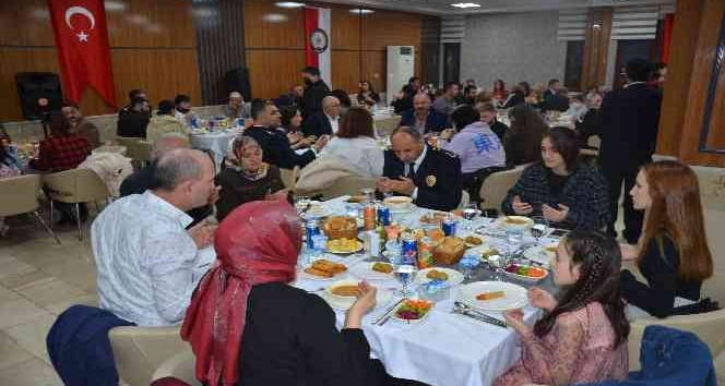 Şehit aileleri ve gaziler, emniyetin iftar yemeğinde buluştu