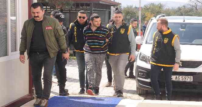 Kız meselesi yüzünden arkadaşının boğazını kesen zanlı tutuklandı