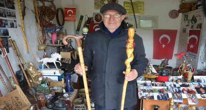 Emekli olduktan sonra antikaya merak saldı, garajını müzeye çevirdi