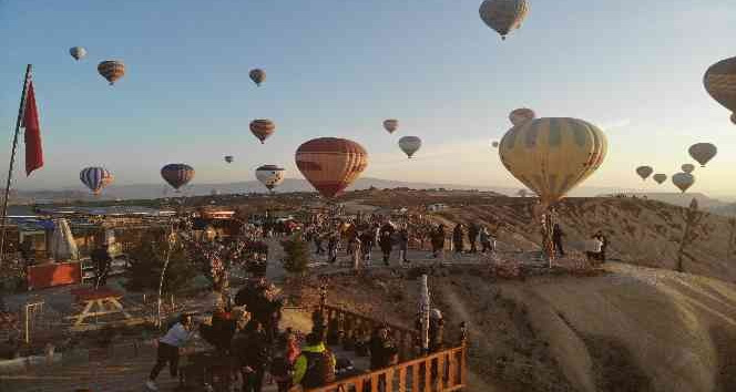 Kapadokya’da bir hafta aradan sonra tekrar havalanan görsel şölen oluşturdu