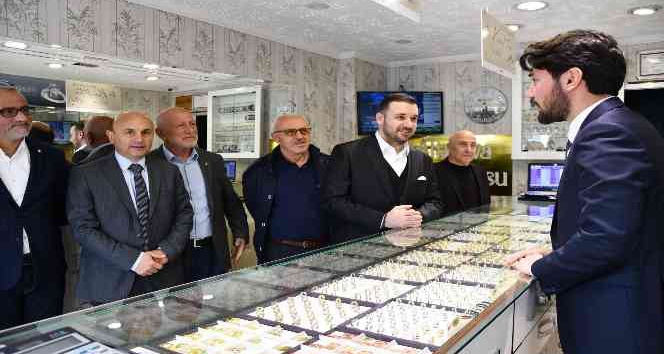 İl Başkanı Bağatar, Altınova’da esnafı gezdi