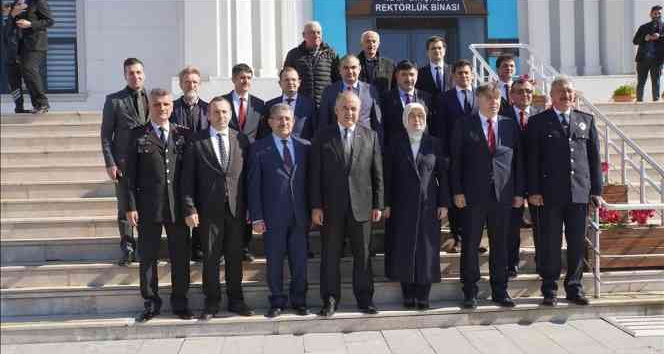 Yalova Üniversitesi’nde Rektör Bahçekapılı görevi devraldı