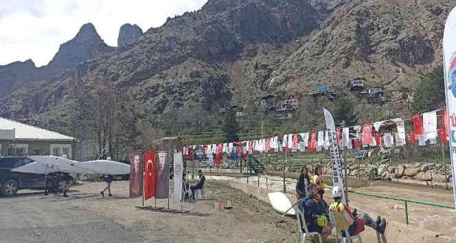 Barhal Çayı’nda son kez düzenlenen kano yarışları nefes kesti
