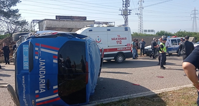 Adanada askeri araç kaza yaptı: 2 asker şehit 3 asker yaralı