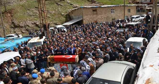Emekli korucu başını yüzlerce kişi son yolculuğuna uğurladı