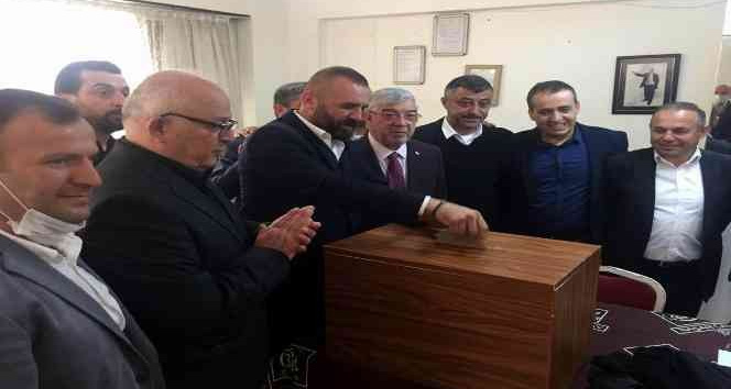 Samsun 2. Dolmuş Derneği Başkanlığına Ahmet Kabadayı yeniden seçildi
