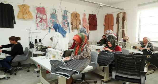 İpekyolu Belediyesinin tekstil atölyesinde üretim başladı