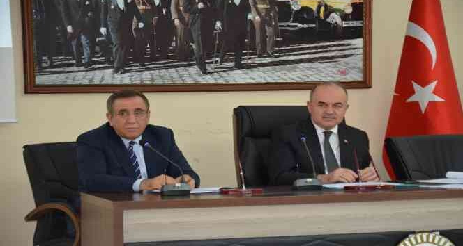 Yalova Valisi Muammer Erol, “Bütün bölge müdürlüklerinden şikayetçiyim”