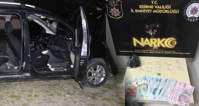 Polis uyuşturucuyla kaçan şüphelileri lastiklerine ateş açarak durdurdu