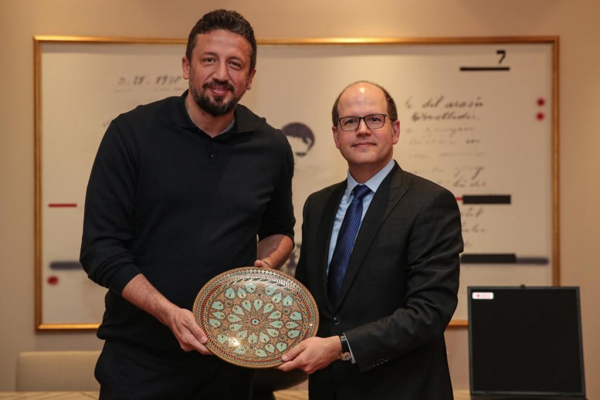 Hidayet Türkoğlu, Andreas Zagklis ve Kamil Novak'ı ağırladı