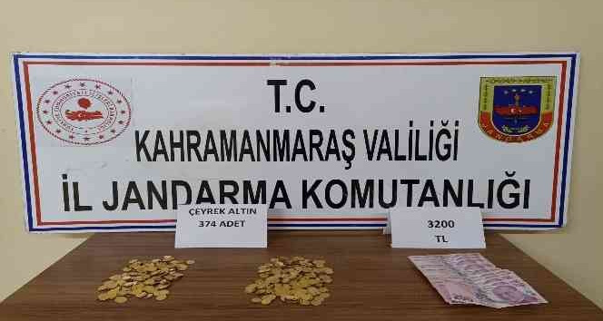 Dolandırıcılar 374 çeyrek altın ile yakalandı