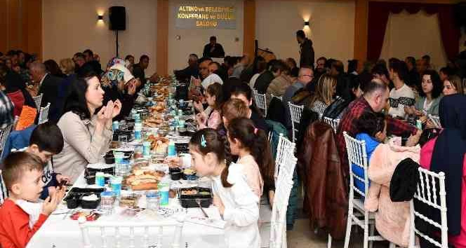 Altınova Belediyesi iftarda buluştu