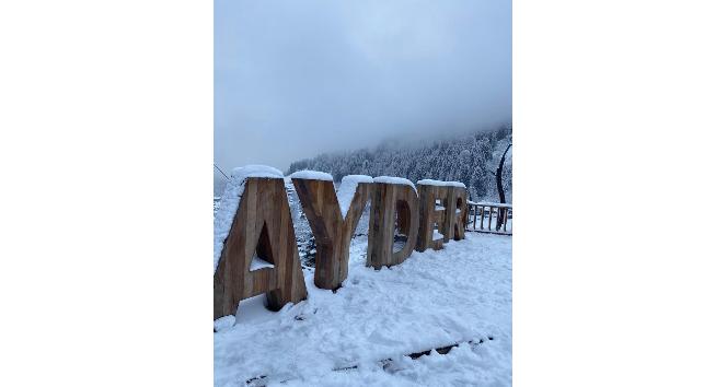 Turizm merkezi Ayder’den Nisan ayında kar manzaraları