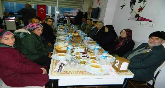 Posof Kaymakamı şehit ve gaziler ailesine iftar verdi