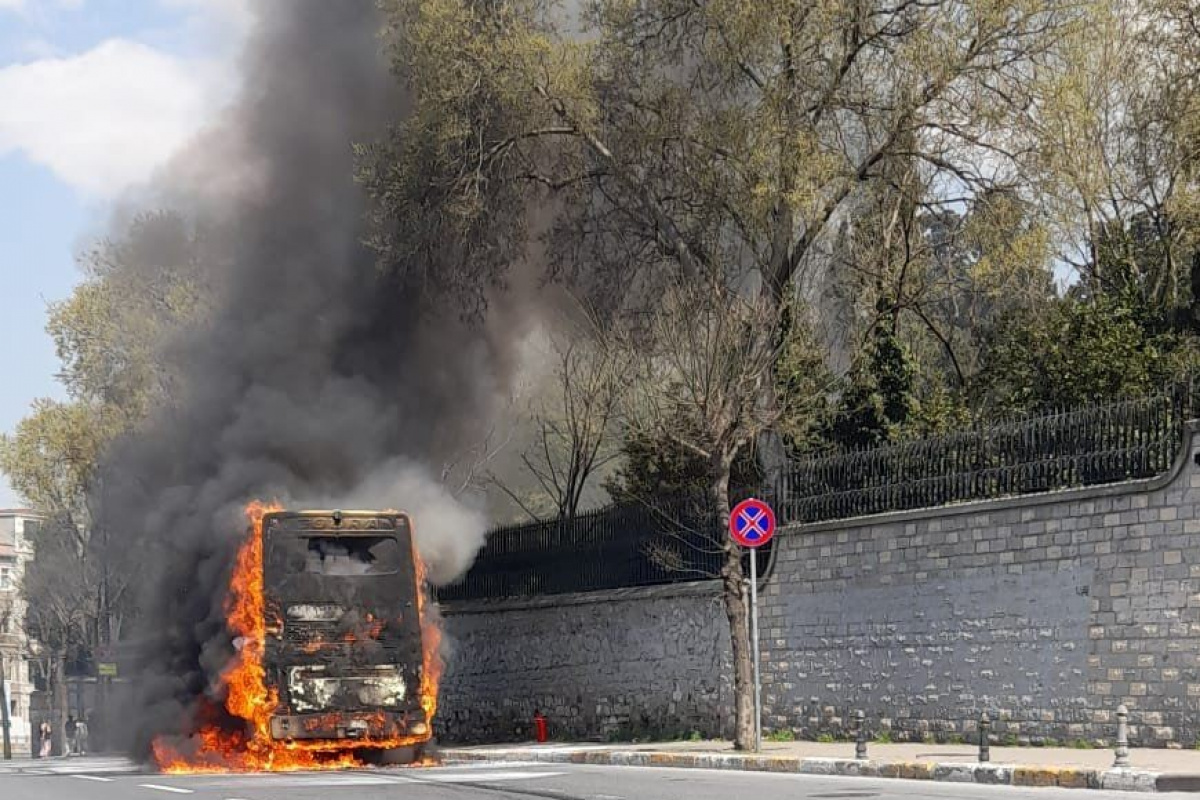 Beyoğlu'nda 40 yolculu İETT otobüsü alev topuna döndü