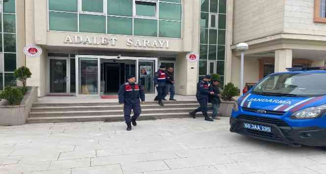 Demir direk hırsızlığı yapan 2 kişi tutuklandı