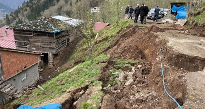 Trabzonun Araklı ilçesinde 8 ev heyelan tehlikesi nedeniyle boşaltıldı