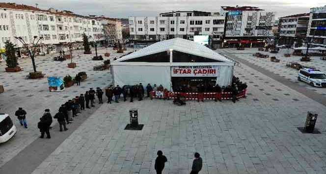 Sorgun Belediyesi günde 800 kişiye iftar veriyor