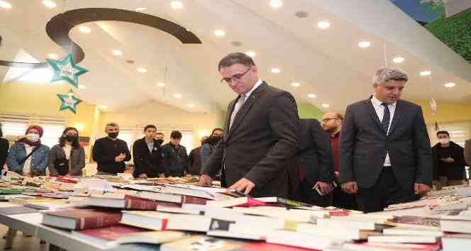 Liselere uzmanlık kütüphanesi