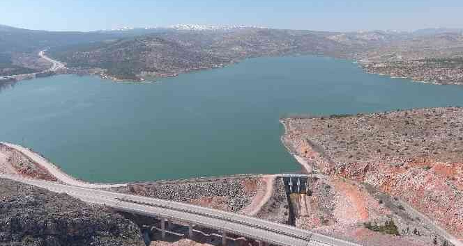Altınapa Barajı tamamen doldu, savaklama yapıldı