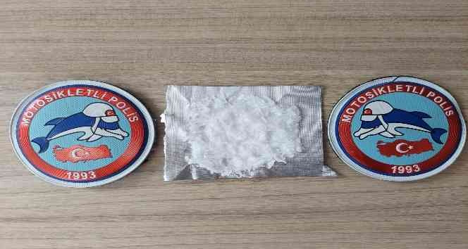 Şüphe üzerine durdurulan şahsın üzerinden uyuşturucu çıktı