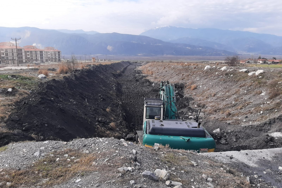 Kargı'da TOKİ Konutlarını etkileyen dere ıslah ediliyor