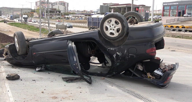 Takla atan otomobil 40 metre sürüklendi, 4 genç ölümden döndü