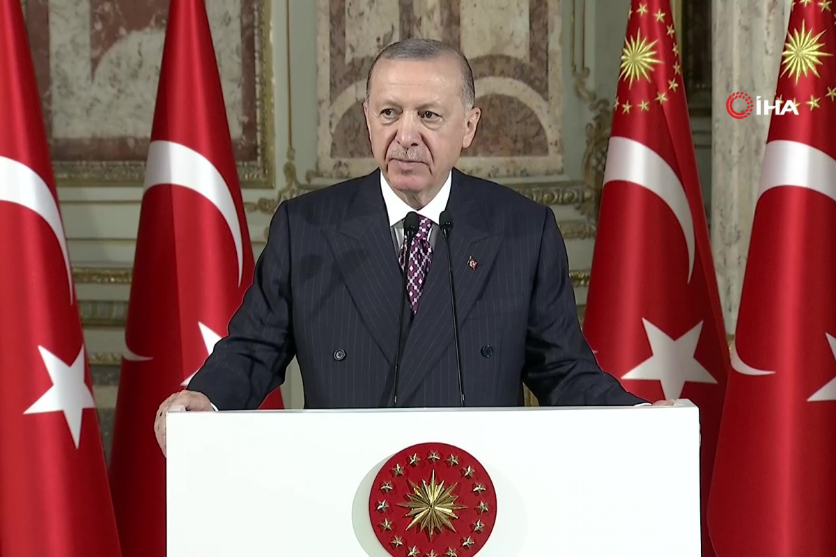 Cumhurbaşkanı Erdoğan: &#039;Daima sanatçıların arasında yer aldık, yer almayı sürdüreceğiz&#039;