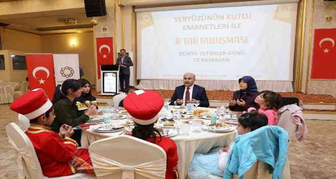 Mardin Valisi Demirtaş, yetim ve öksüz çocuklarla iftar yaptı