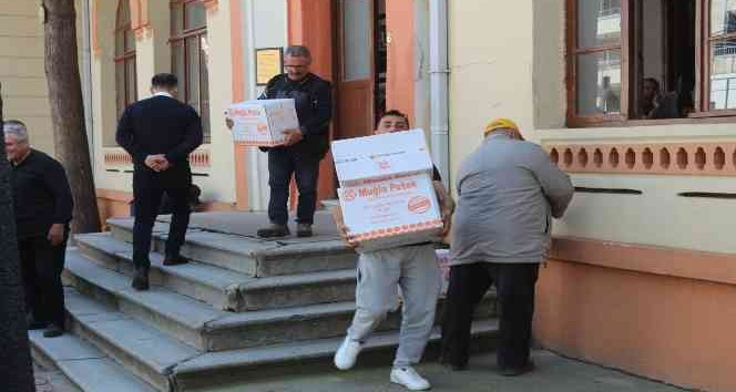 Kırklareli’nde 635 kilogram petek dağıtıldı