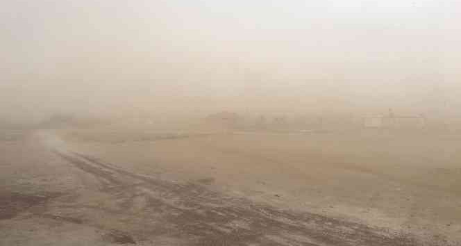 Konya’da kum fırtınası hayatı olumsuz ekliyor