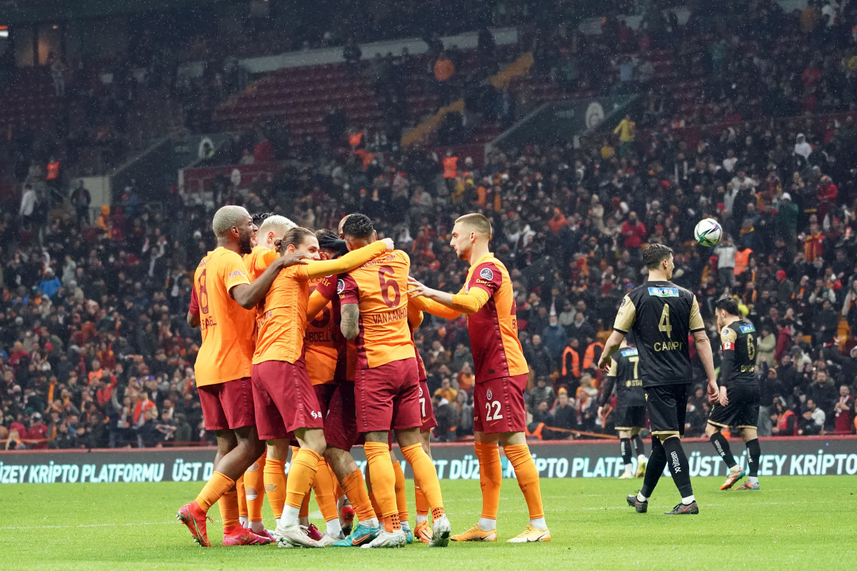 Galatasaray&#039;a 2 dakika yetti