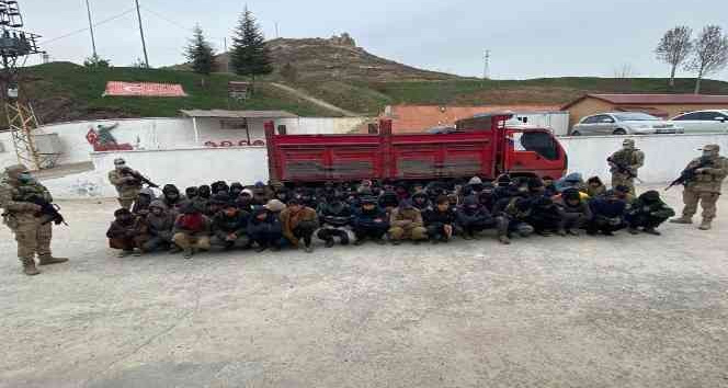 Bitlis’te 110 göçmen yakalandı