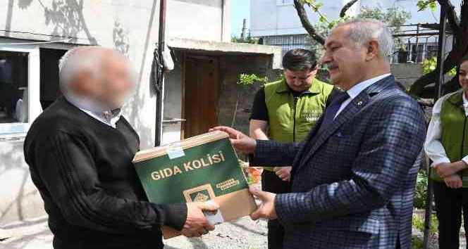 Osmaniye Belediyesinden ihtiyaç sahibi vatandaşlara gıda kolisi desteği