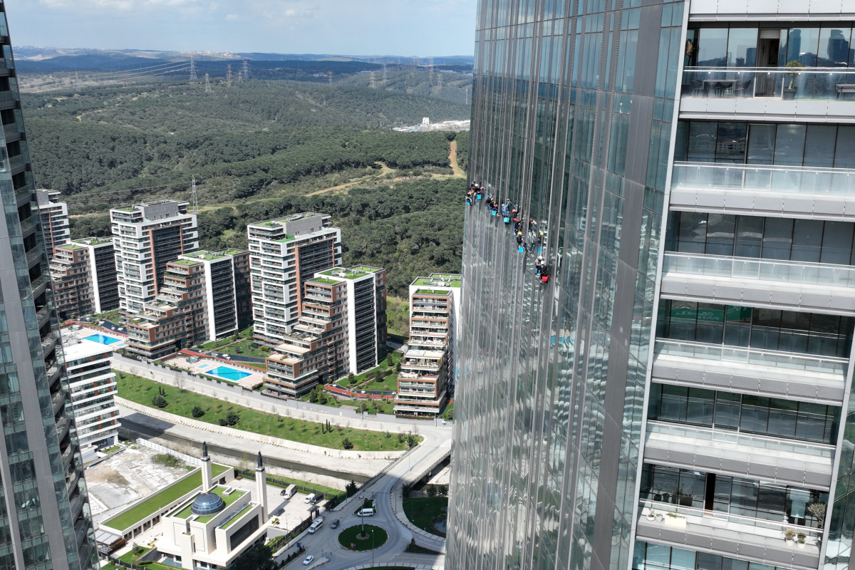 İstanbul’da işçilerin zorlu gökdelen mesaisi